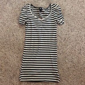 Super cute and no fuss striped dress by H&M